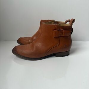 FRYE woman’s ankle leather boots